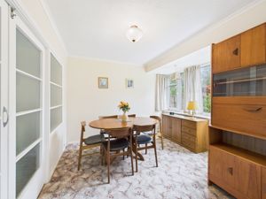 Dining room - click for photo gallery
